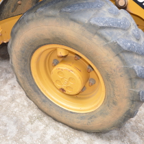 CAT 432E Premier (front right wheel)